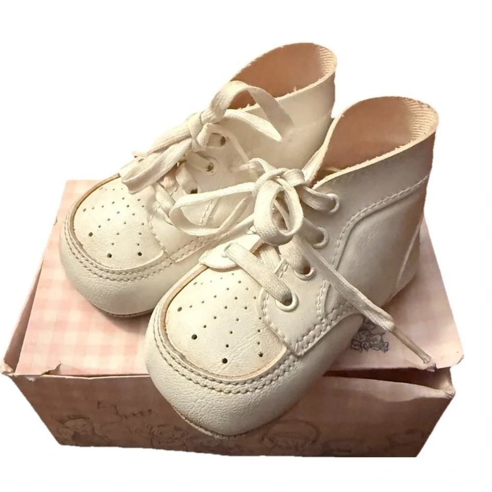 Vintage Buster Brown Baby Shoes White Leather Size 2 E with Original Box
